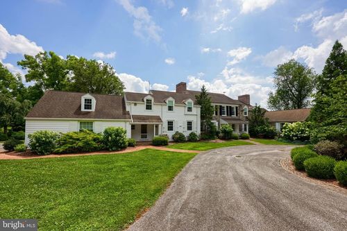 5720 Colonial Valley Rd, SPRING GROVE, PA, 17362-8055 | Card Image