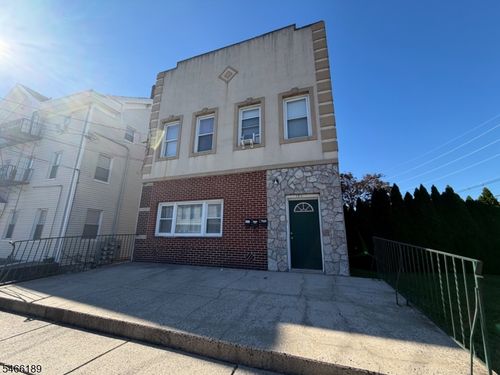121 Harrison St, Belleville, NJ, 07109-3562 | Card Image