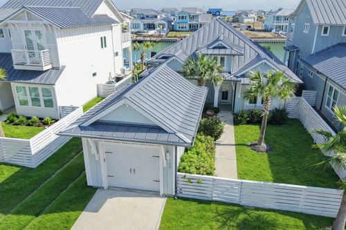 150 Foxtail Ln, Rockport, TX, 78382-4718 | Card Image