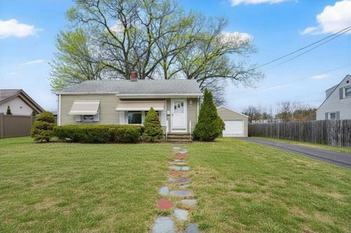 20 Edbert St, Chicopee, MA, 01020-2824 | Card Image