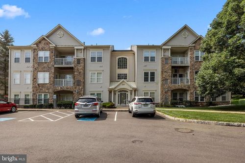 apt-204-100 Evodia Cir, WARRINGTON, PA, 18976-3043 | Card Image
