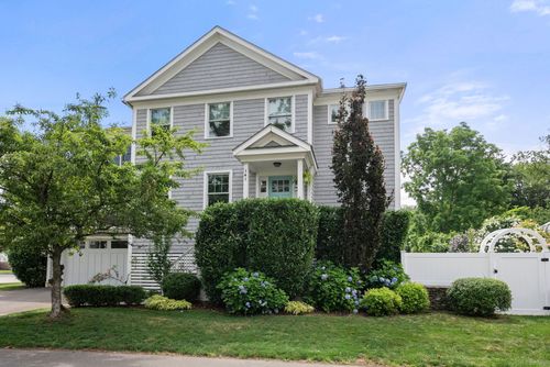 141 Veres St, Fairfield, CT, 06824-6447 | Card Image