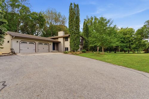 1309 Horseshoe Dr, Willmar, MN, 56201-9447 | Card Image