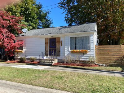 154 Welts Street, Home with 2 bedrooms, 1 bathrooms and null parking in Mt. Clemens MI | Image 1