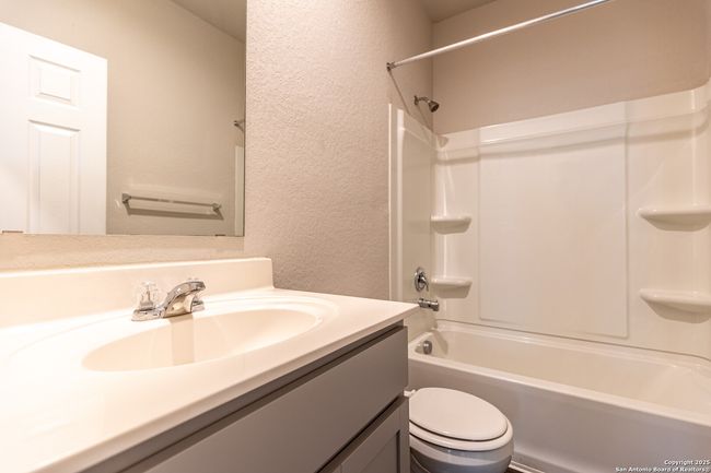 14615 Stirrup Trce, House other with 3 bedrooms, 2 bathrooms and null parking in Elmendorf TX | Image 14