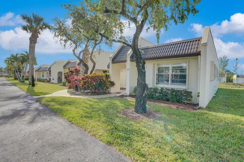 122 Lake Rebecca Dr, West Palm Beach, FL, 33411-9204 | Card Image