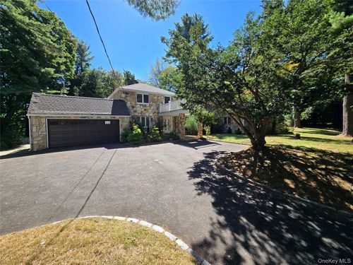 32 Valley Rd, Old Westbury, NY, 11568-1016 | Card Image