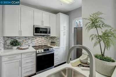 1201 - Tice Creek, Condo with 1 bedrooms, 1 bathrooms and 1 parking in Walnut Creek CA | Image 2