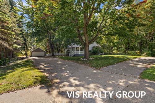 18046 Hickory St, Spring Lake, MI, 49456-9413 | Card Image