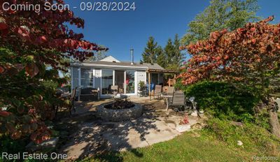 30305 Island Drive, Home with 3 bedrooms, 1 bathrooms and null parking in Gibraltar MI | Image 1