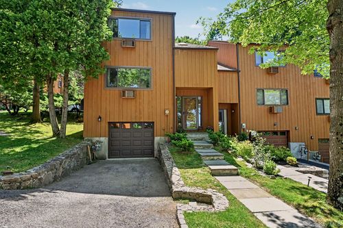 12 Lark Ln, Croton On Hudson, NY, 10520-1523 | Card Image