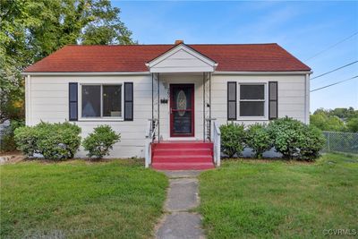 Bungalow-style house with a front yard | Image 1