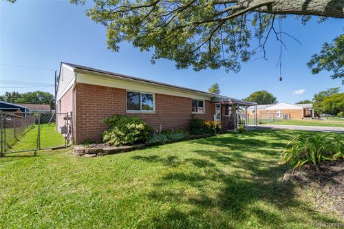 22634 Edgewater St, Saint Clair Shores, MI, 48082-2032 | Card Image