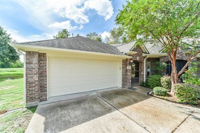 1537 Sunmeadow Boulevard, Home with 4 bedrooms, 2 bathrooms and null parking in Friendswood TX | Image 2