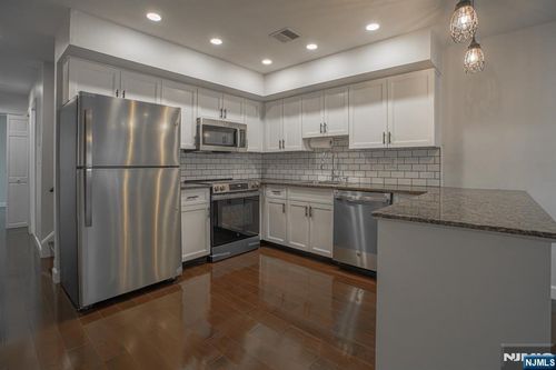 31 Fairmount Ave, Hackensack, NJ, 07601-4700 | Card Image