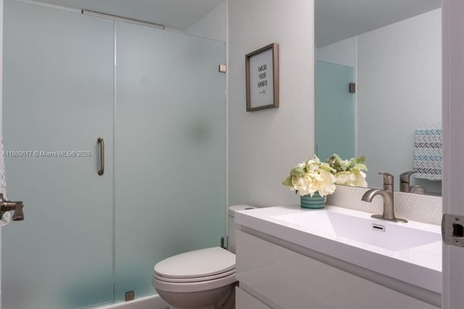 APT-401 - 17050 N Bay Rd, Condo with 2 bedrooms, 2 bathrooms and null parking in Sunny Isles Beach FL | Image 19