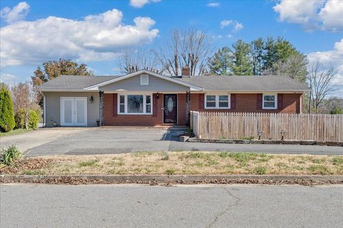 920 Ainsley St, Martinsville, VA, 24112-1606 | Card Image