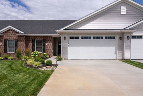 5 Frank Ct, Le Claire, IA, 52753-9817 | Card Image