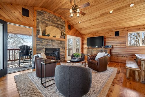 300 Crest Dr, Smithville, TN, 37166-4905 | Card Image