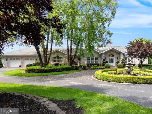 77 Lionheart Ter, FALLING WATERS, WV, 25419-3743 | Card Image