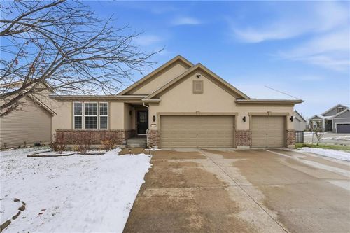 1021 Sw Cheshire Dr, Lee's Summit, MO, 64083-6106 | Card Image