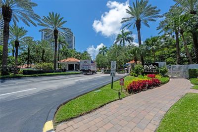 305 - 3500 Mystic Pointe Dr, Condo with 2 bedrooms, 2 bathrooms and null parking in Aventura FL | Image 1