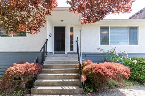 5720 Curtis St, Burnaby, BC, V5B2A2 | Card Image