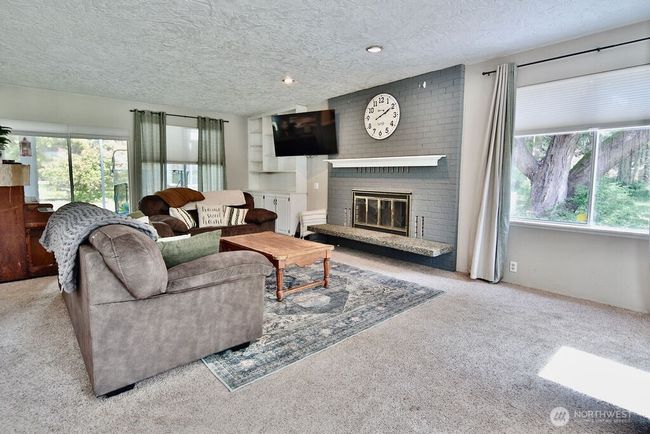 living room | Image 9