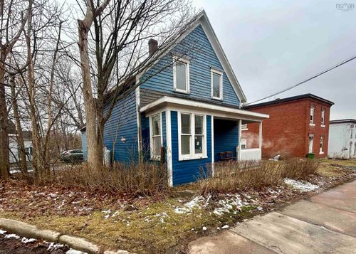 327 S Foord St, Stellarton, NS, B0K1S0 | Card Image