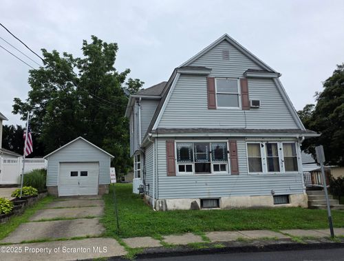 904 W Grant St, BLAKELY, PA, 18447-1004 | Card Image