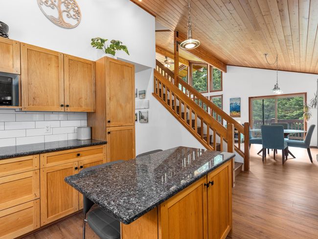 8907 Old Portage Road, House other with 3 bedrooms, 3 bathrooms and 10 parking in Pemberton BC | Image 14