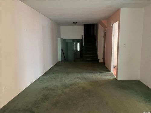 12 Garden Ct, Far Rockaway, NY, 11691-5217 | Card Image