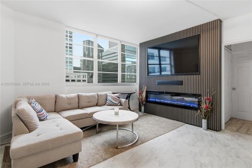 764-801 Brickell Bay Dr, Miami, FL, 33131-2937 | Card Image