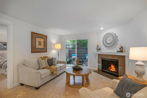 apt-f103-748 Kirkland Cir, Kirkland, WA, 98033-6379 | Card Image