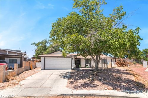 4268 Hampshire Cir, Las Vegas, NV, 89121-3215 | Card Image