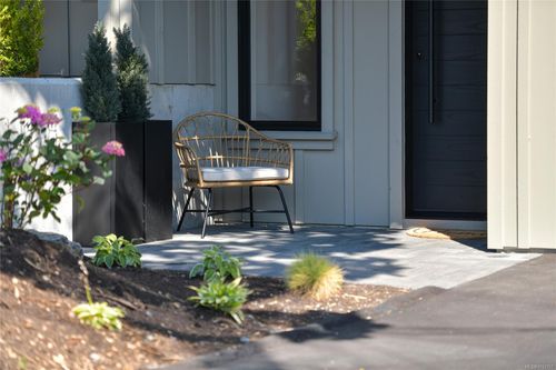 3-930 Falaise Cres, Saanich, BC, V8Y1A3 | Card Image