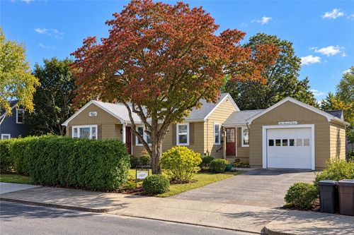 107 Fuller St, Pawtucket, RI, 02861-3016 | Card Image