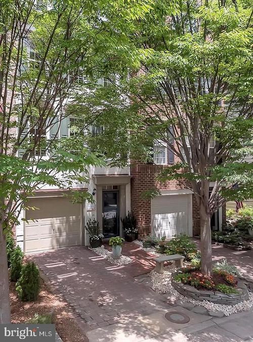 337 Helmuth Ln, ALEXANDRIA, VA, 22304-8668 | Card Image
