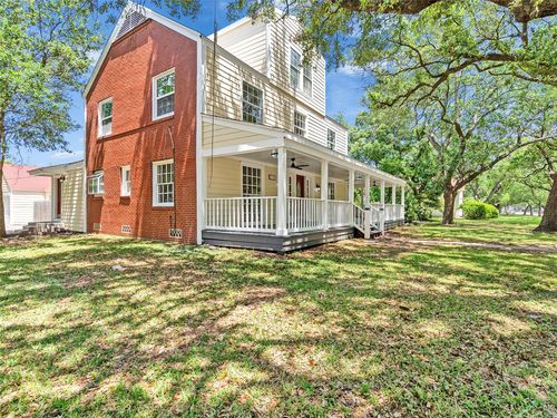 230 9th Ave N, Texas City, TX, 77590-6311 | Card Image