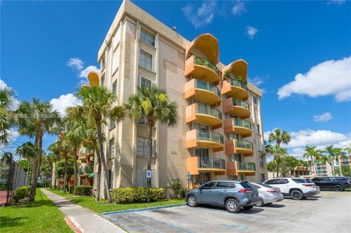 214-9320 Fontainebleau Blvd, Miami, FL, 33172-4242 | Card Image