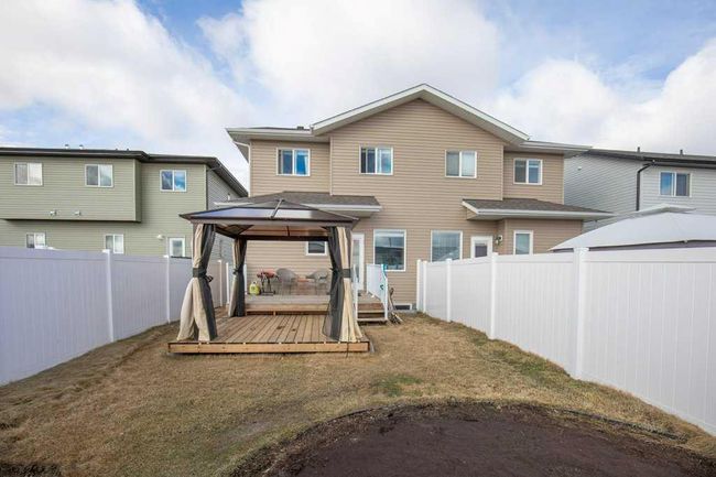 51 Iron Gate Boulevard, Home with 3 bedrooms, 2 bathrooms and 2 parking in Sylvan Lake AB | Image 4