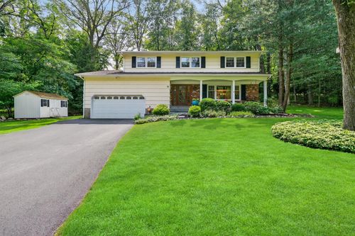 11 Robin Hood Rd, Suffern, NY, 10901-3808 | Card Image