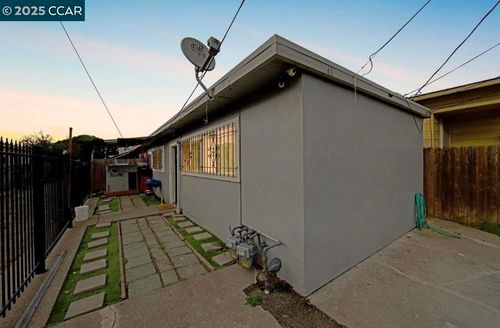 421 Barrett Ave, Richmond, CA, 94801-2628 | Card Image