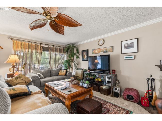 270 Se Robin Way, House other with 3 bedrooms, 2 bathrooms and 2 parking in Gresham OR | Image 5