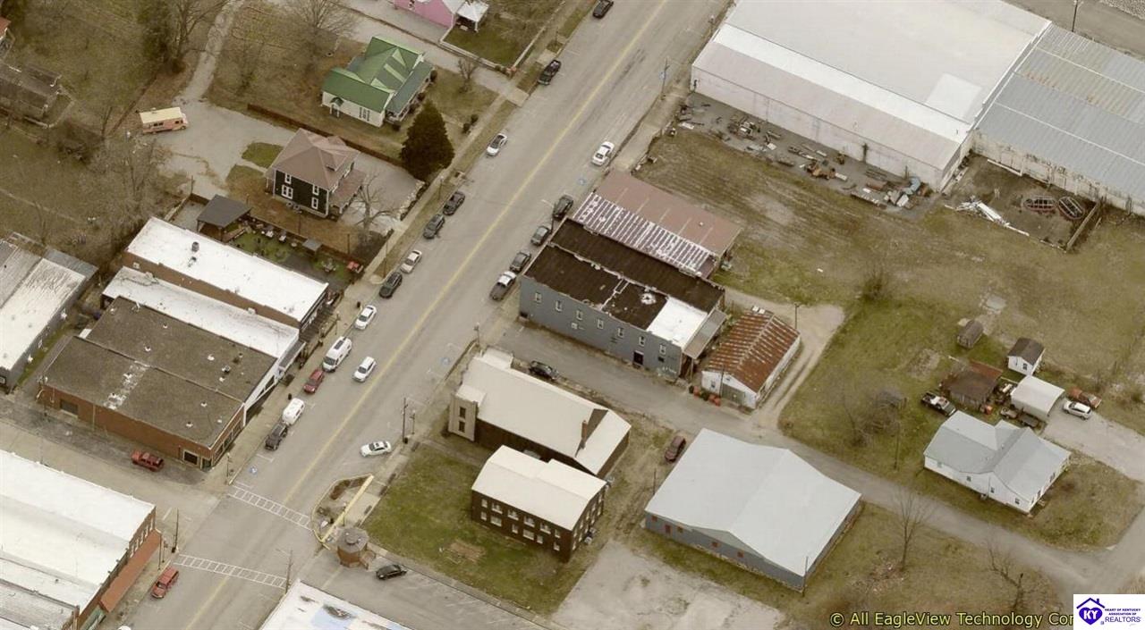Commercial Sale in Cave City
