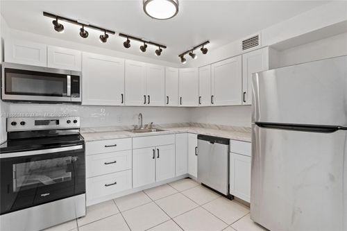 c-302 Wellington Cir, West Palm Beach, FL, 33417 | Card Image