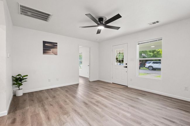 1710 S Walnut St, House other with 2 bedrooms, 2 bathrooms and null parking in Sherman TX | Image 8