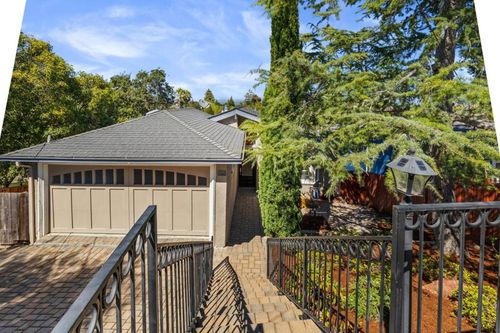 875 Sunset Dr, San Carlos, CA, 94070-3631 | Card Image