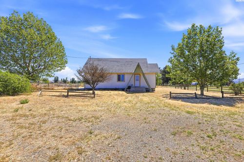 56005 N Thomas Rd, Benton City, WA, 99320-7632 | Card Image