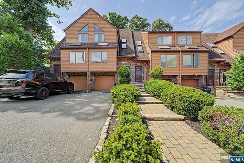 486 West Street, Fort Lee, NJ, 07024 | Card Image